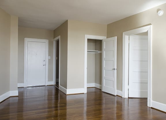 One-bedroom apartment bedroom at 1630 Park, Washington, Washington