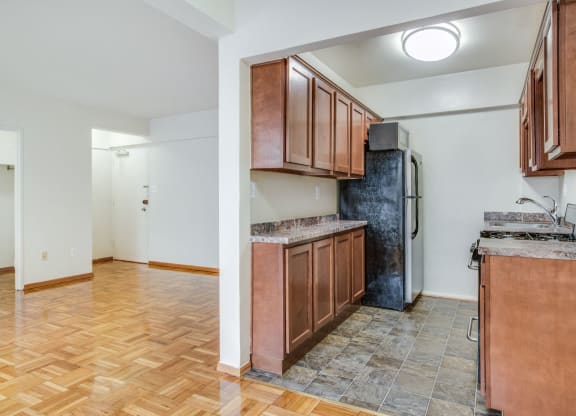 One-bedroom kitchen and living