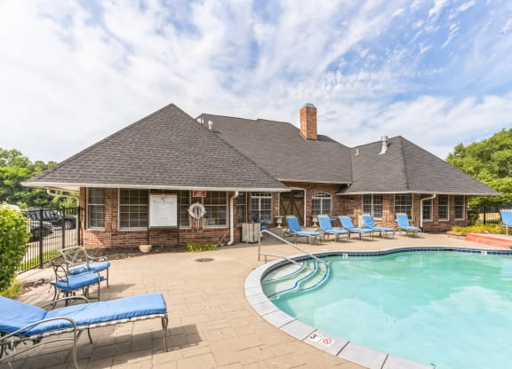 the pool and clubhouse at 1861 muleshoe road has a house