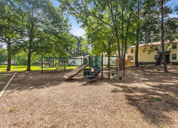the playground at the whispering winds apartments in pearland