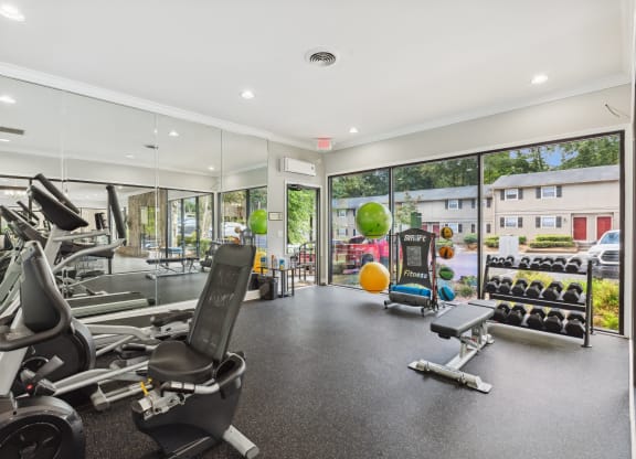 the gym at the landing at pullman apartments in pullman