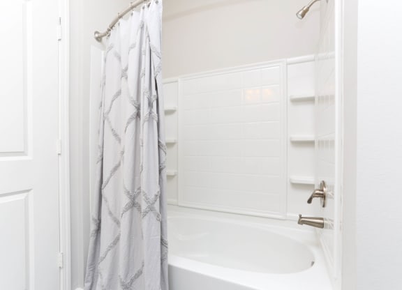 Shower at Hurstbourne Estates, Kentucky, 40223