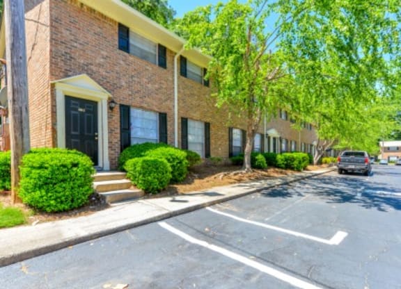 Exterior Landscape at Stonetree, East Point, GA, 30344