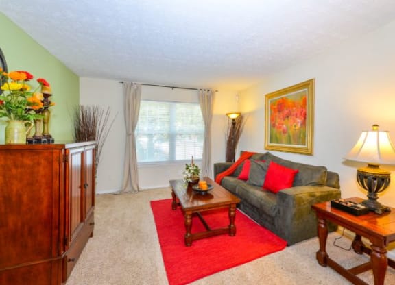 Maplewood Pointe Master Living Room
