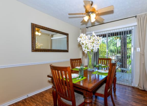 Maplewood Pointe Dining