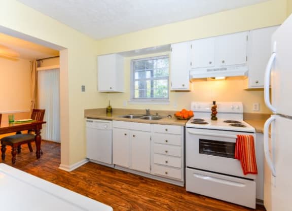 Maplewood Pointe Master Kitchen
