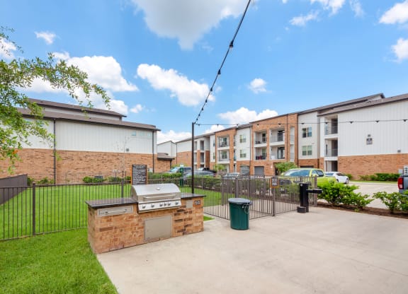The Atwater Apartments Outdoor Grilling Area