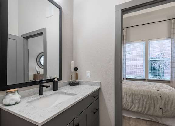 Grayson Heights Apartment Bathroom