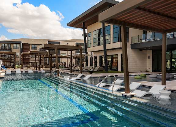 A swimming pool with a blue line in the middle.