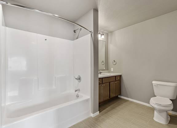 bathroom with tub