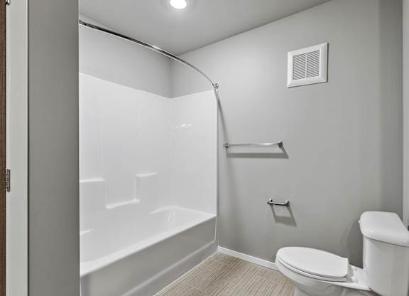 bathroom with tub