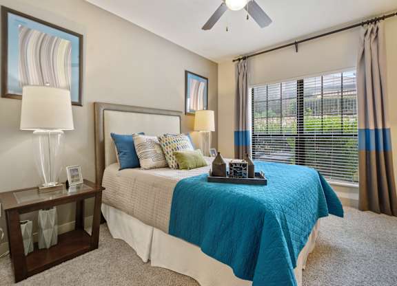 the choices apartments bedroom with ceiling fan at Alvista Round Rock, Round Rock