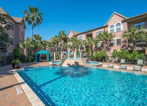 Resort style pool with palm trees and courtyard at Melia Medical Center Apartments, Houston, TX 77054