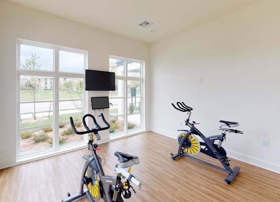 the gym at the flats at obsidian at The Fitzroy San Marcos, Texas