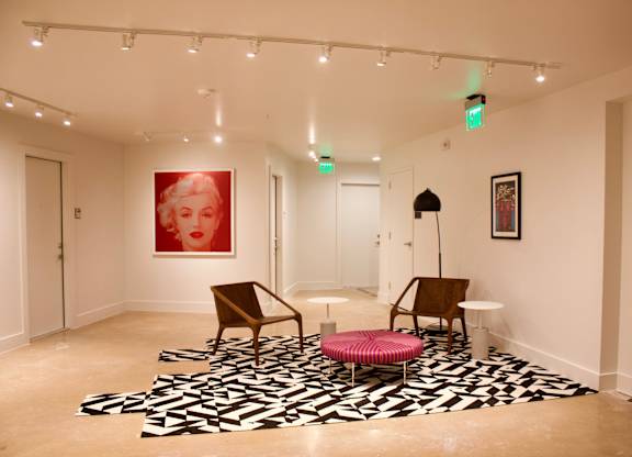 Modern seating area with geometric rug and artwork at THE'68 Apartments, Texas, 78205