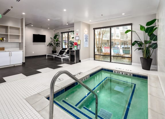 Hot Tub at Abberly Onyx Apartment Homes, Georgia