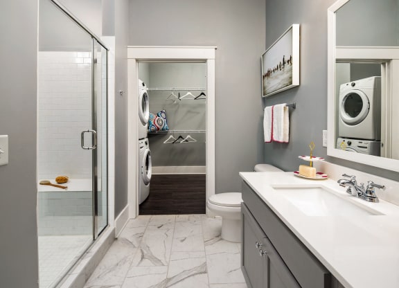 Luxurious Bathroom at Abberly Onyx Apartment Homes, Decatur
