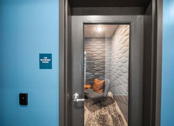 A doorway with a sign that says