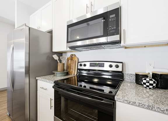 Stainless Steel Appliances at The Retreat at Marysville Apartments in Marysville, OH