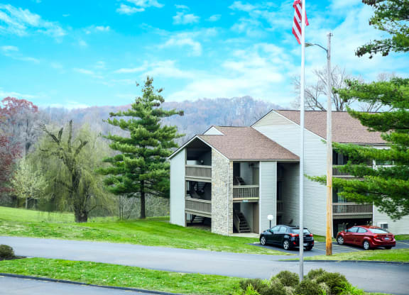 Crystal Lake Apartments in Newark, OH