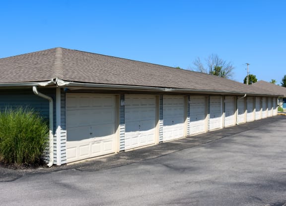 garages available at stoneybrook