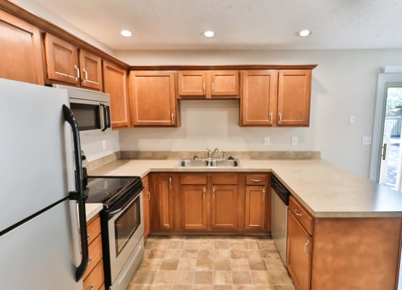 Best Apartment Kitchen in Dublin Ohio at Asherton of Dublin