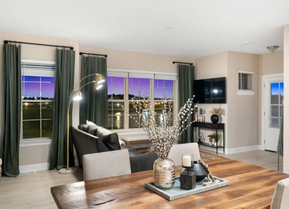 Dining room at The Strand at Beulah Luxury 2 bedroom Apartments for rent in Grove City Ohio
