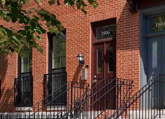 A red brick building with the numbers 1504 and 1506 on the front.