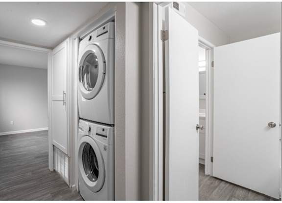 Washer/Dryer at Lincoln Park Apartments, Corona, 92882