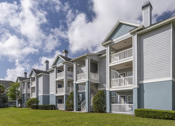 landings at lake gray - exterior