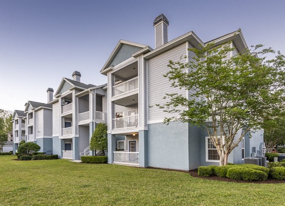 landings at lake gray - exterior