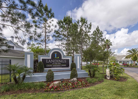landings at lake grey - exterior