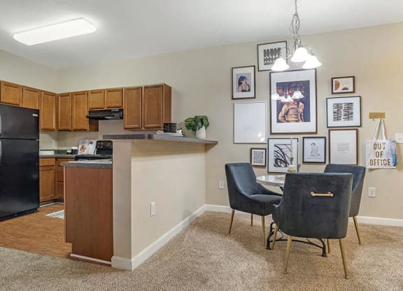 oak 2x2 model kitchen dining