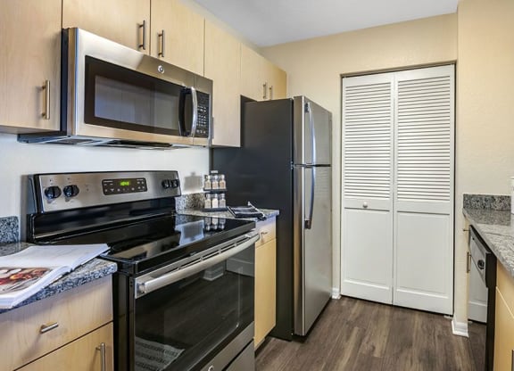 Oak 2x2 996 kitchen