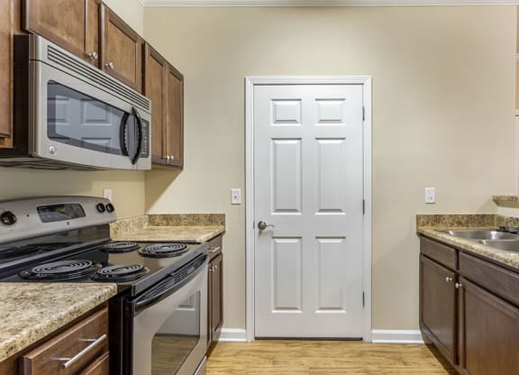 Kitchen with Stainless Steel Appliances at Chenal Pointe at the Divide, Little Rock, AR, 72223