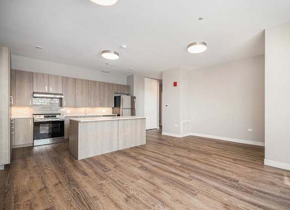 Kitchen With White Cabinetry And Appliances at Thrive Exchange, Chicago
