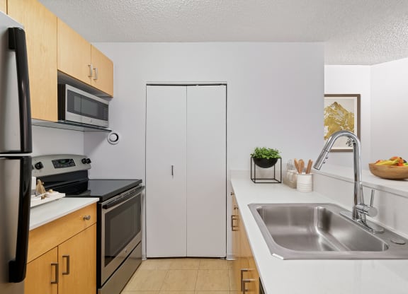 Fully Equipped Kitchen at Asbury Plaza, Illinois