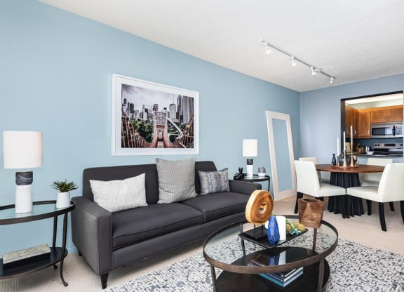 Living and dining areaat Columbus Plaza, Illinois, 60601