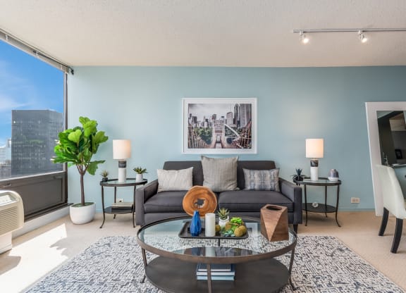 Living and dining area at Columbus Plaza, Illinois, 60601