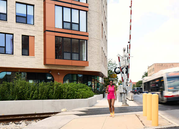 Modern mixed use building with street level retail at Thrive Exchange Apartments, Chicago