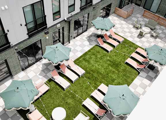 Oudoor courtyard at The Artisan at 39th in Omaha, NE