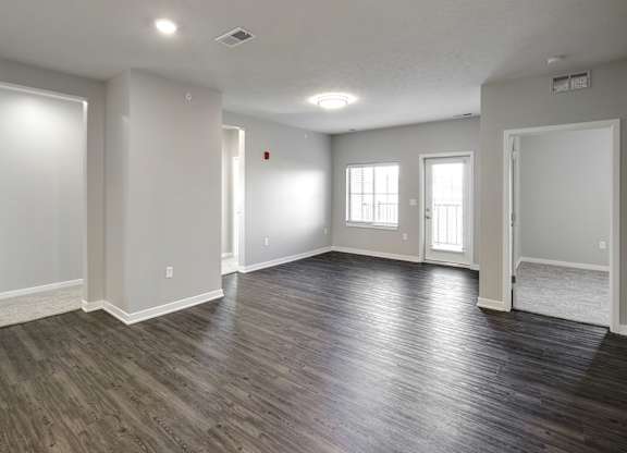 Living Room at Deerfield Apartments and Chateaus in Fremont, NE