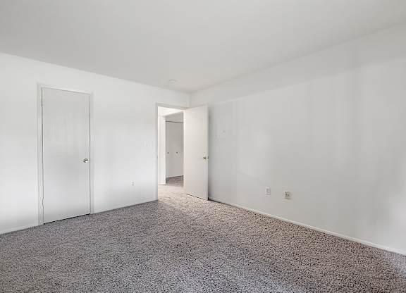 Mastered Carpeting at Sunnymede Apartments - Troy, MI, Troy, MI, 48084