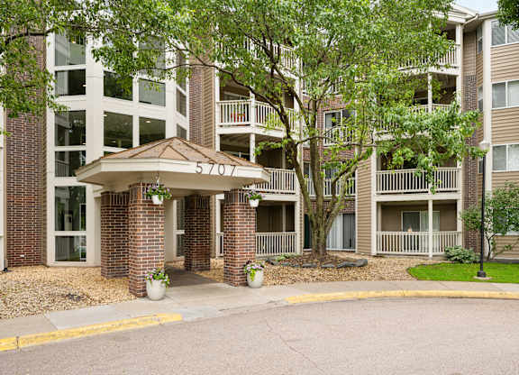 our apartments are located in the heart of a city at Cityscape, St Louis Park, 55416