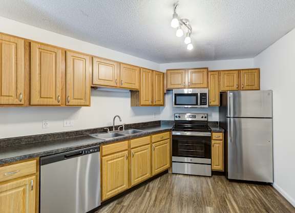 the preserve at ballantyne commons apartment kitchen with stainless steel appliances at Cityscape, St Louis Park, 55416