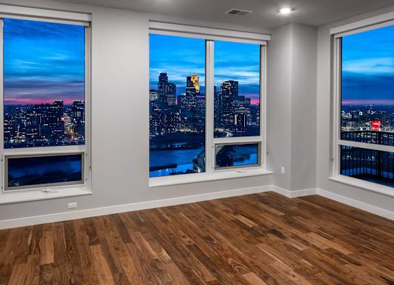 Large Windows at Expo, Minneapolis, 55414