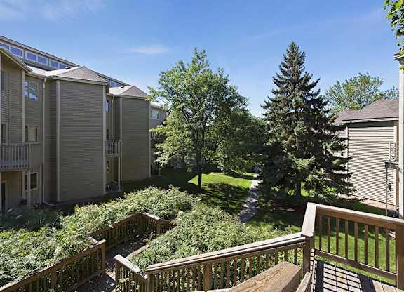 MacLaren Hill Apartments in St. Paul, MN Deck Views