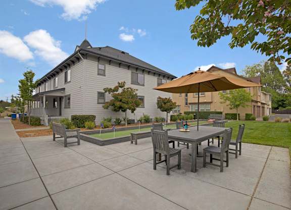 Outdoor Putting Green | Apartments For Rent In Napa CA | Saratoga Downs at Sheveland Ranch