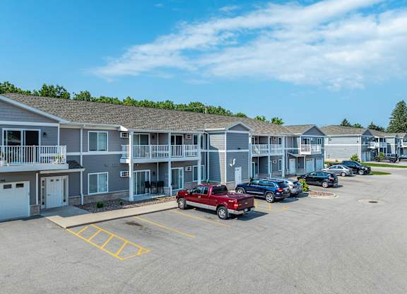 Riverbank Exterior and Parking Lot Photo