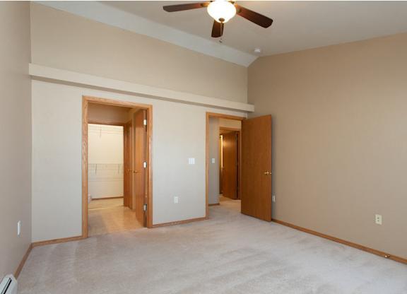 Upper Lakeside Primary Bedroom, 2 Bed/2 Bath